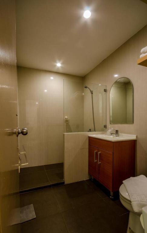 The Victor Hotel Makati City Exterior foto
