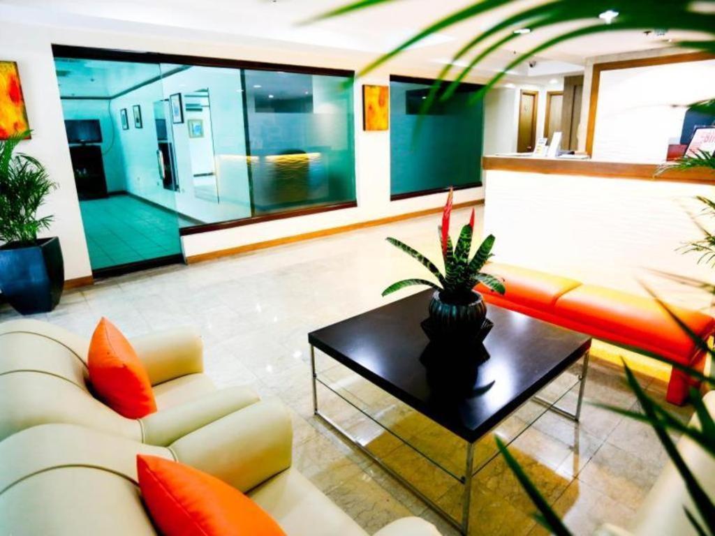 The Victor Hotel Makati City Exterior foto