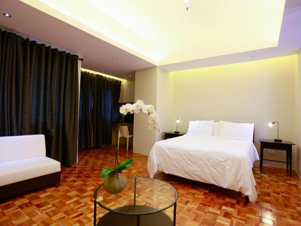 The Victor Hotel Makati City Exterior foto